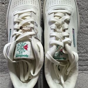 Unisex Reebok Vintage Club C Tennis Shoes - (M7/W8.5)